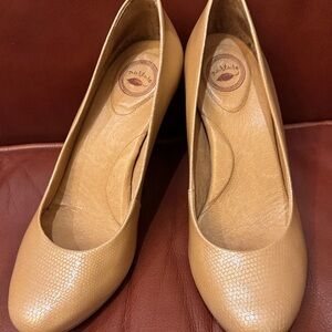 Nurture by Lamaze Tan Textured Round-Toe heels.